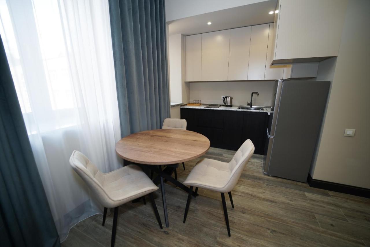 Soho Hotel City Centre Yerevan Bagian luar foto