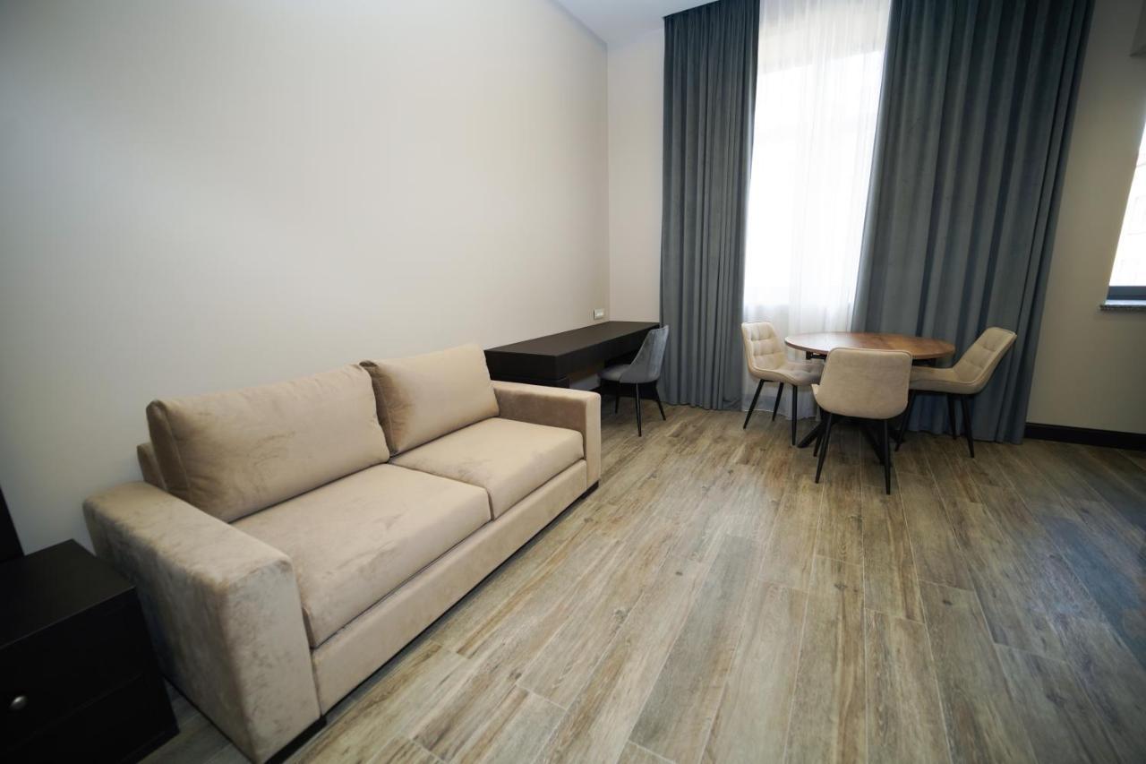 Soho Hotel City Centre Yerevan Bagian luar foto