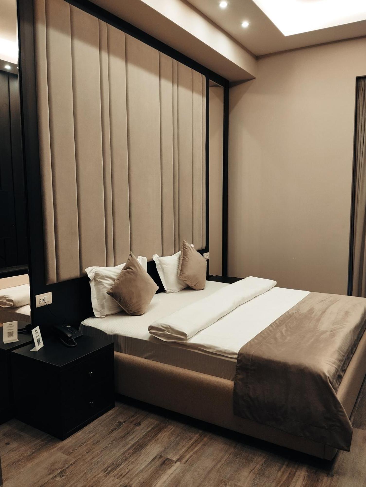 Soho Hotel City Centre Yerevan Bagian luar foto